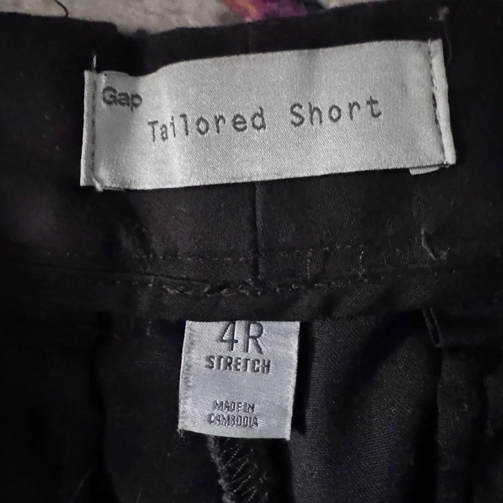 GAP Black Tailored Shorts - Picture 2 of 4